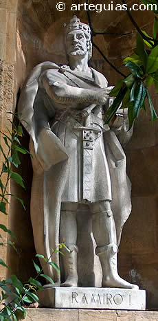 Rey Ramiro I de Asturias. Estatua en Oviedo
