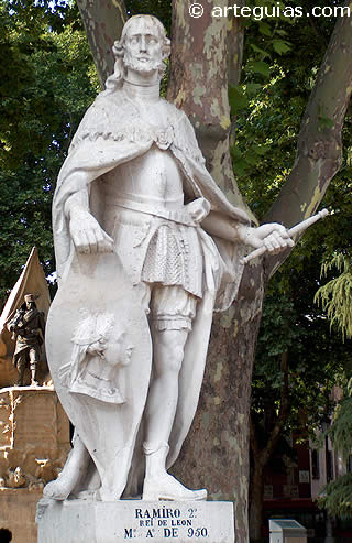 Estatua de Ramiro II de Le&oacute;n