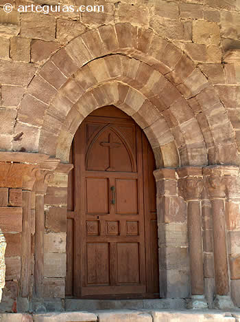 Puerta meridional de la iglesia de Santa Mar&iacute;a, en Neila, Burgos