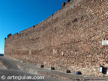 Espl&eacute;ndida muralla almohade de Galisteo, C&aacute;ceres