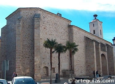 Vista desde el noreste de la iglesia de Navalmoral de la Mata, C&aacute;ceres