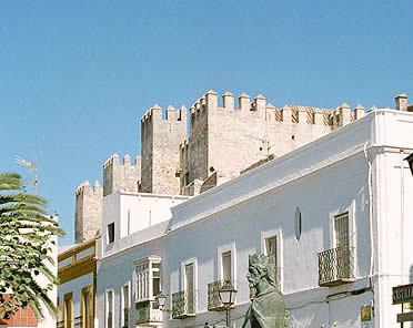 Castillo y estatua de Sancho IV, en Tarifa, C&aacute;diz