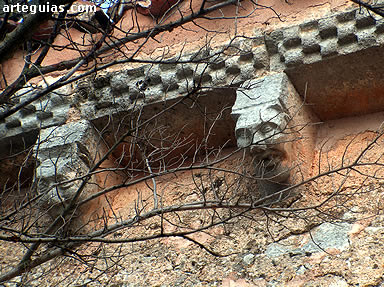 Canecillos de la Ermita rom&aacute;nica de Los Ausines