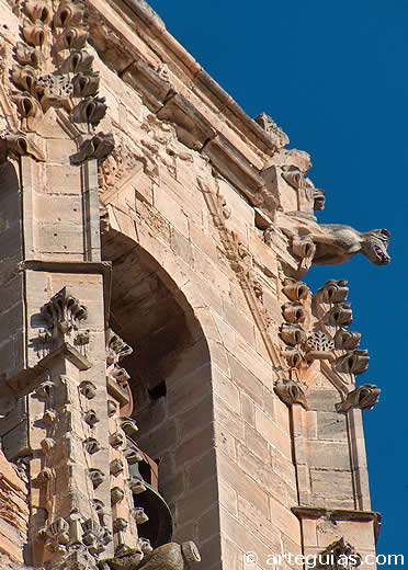 Detalle del campanario g&oacute;tico del templo de Santa Justa y Rufina, Orihuela.. Esta poblaci&oacute;n es el final de Camino del  Cid en Alicante