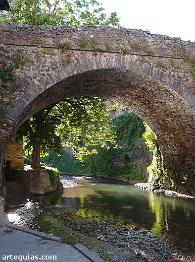 Bonito atardecer en el puente de San Cayetano de Potes