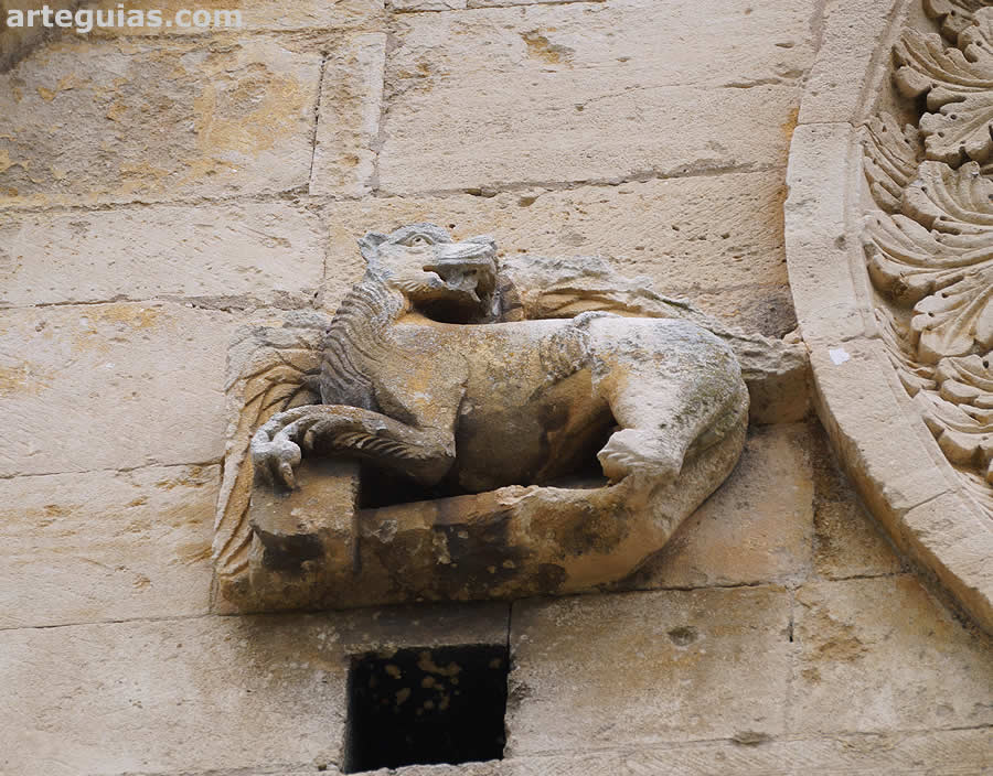 León de San Marcos en el óculo de la fachada