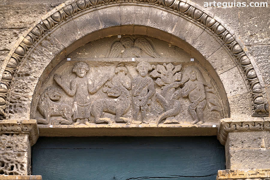 Tímpano den el Pecado Original y Daniel en el foso