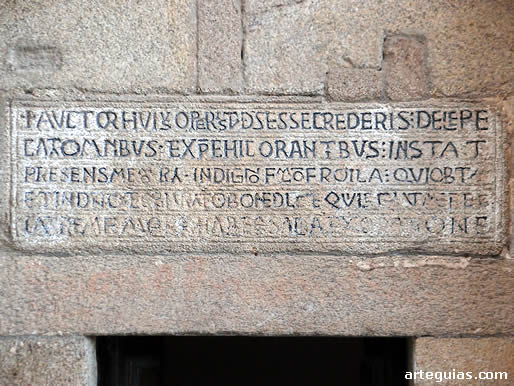 L&aacute;pida con la inscripci&oacute;n fundacional