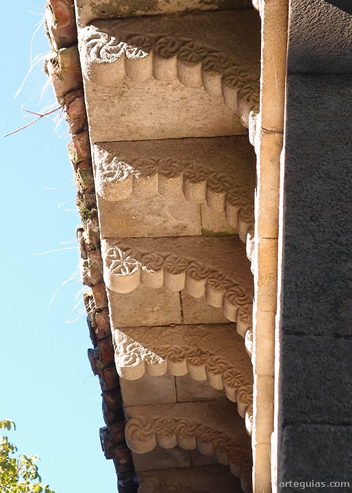 Modillones moz&aacute;rabes