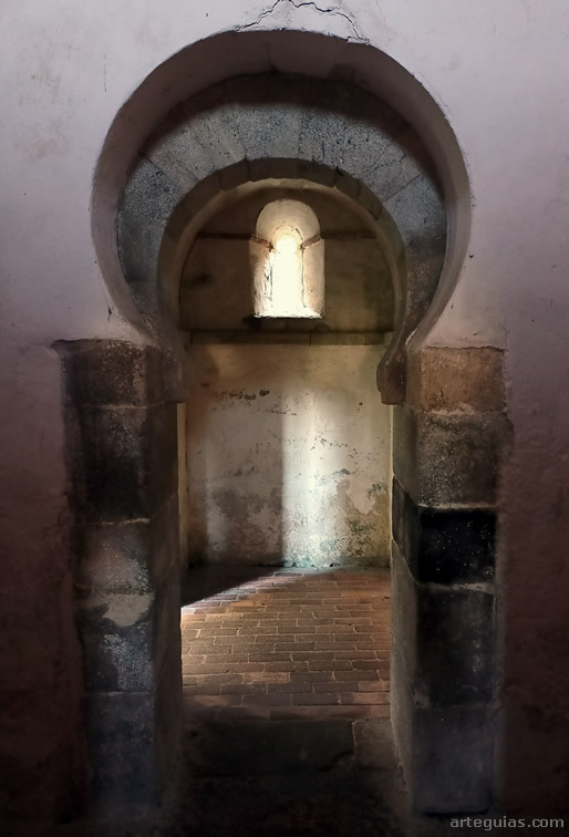 La capilla desde el interior del &aacute;bside