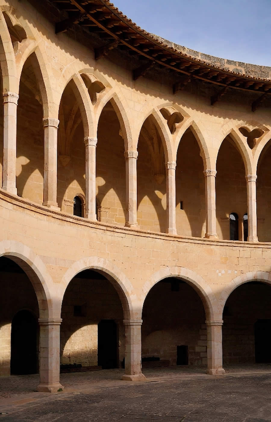 Arquería de las dos galerías. Bellver