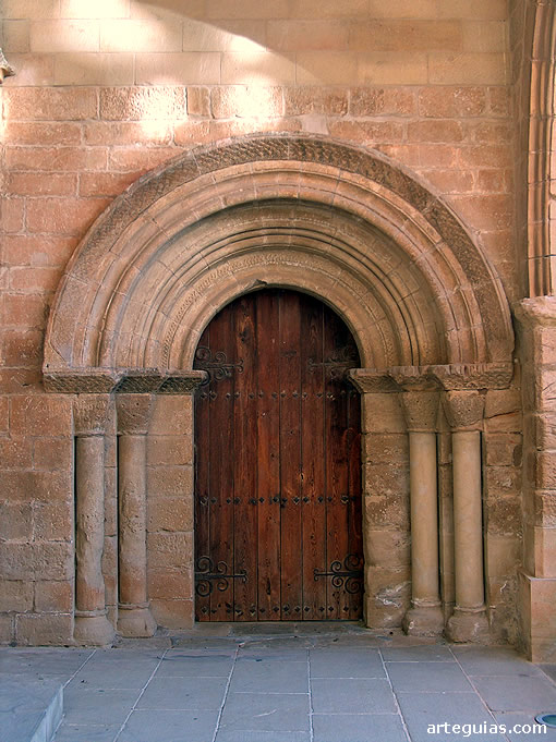 Puerta románica de la capilla del Castillo de Alcañiz