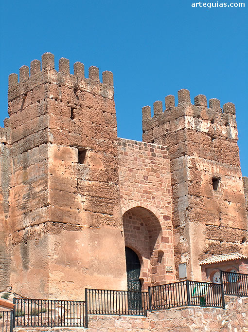 Castillo de Baños de la Encina: puerta principal