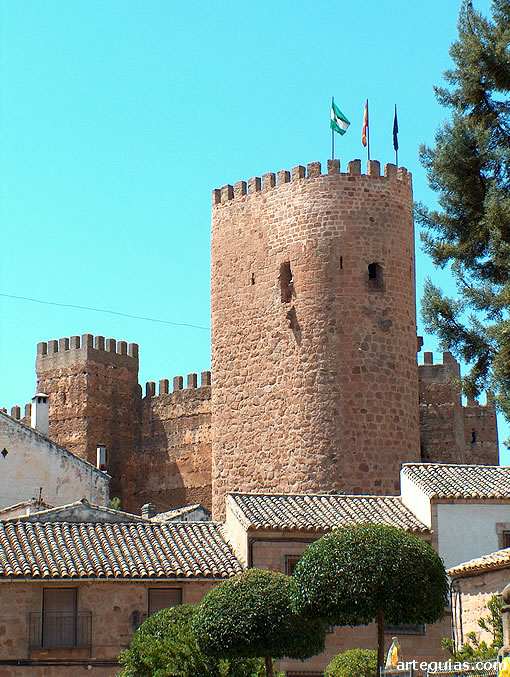 Torre del homenaje vista desde la población de Baños de la Encina