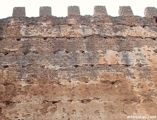 Castillo de Baños de la Encina: muros de tapial