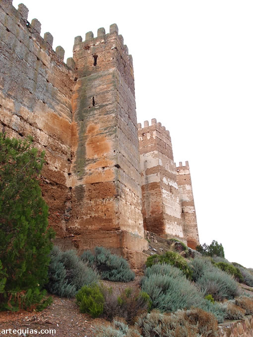 Costado este del Castillo de Baños de la Encina
