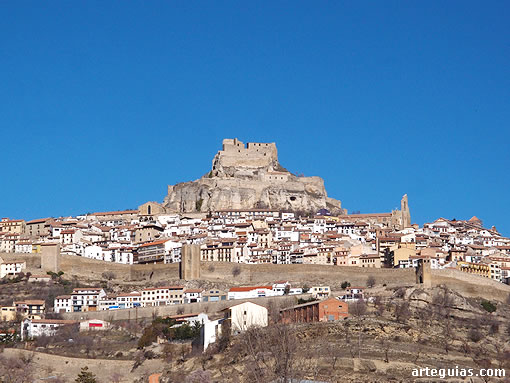 La ciudad de Morella con el castillo dominando la población