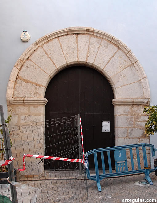 Puerta románica de la iglesia parroquial