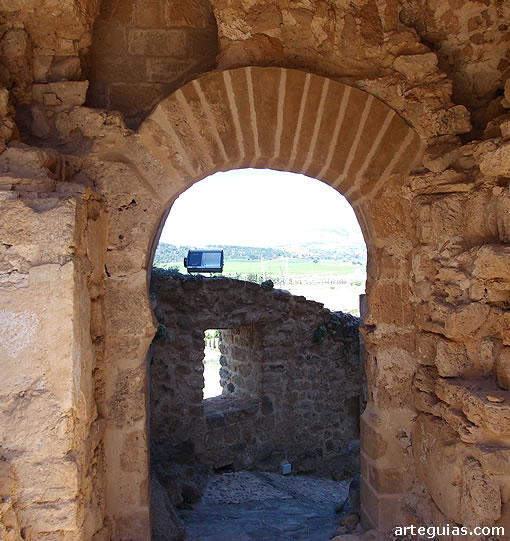 Puerta de herradura. Época árabe