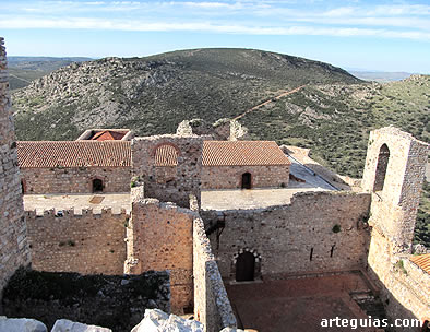 Iglesia y claustro