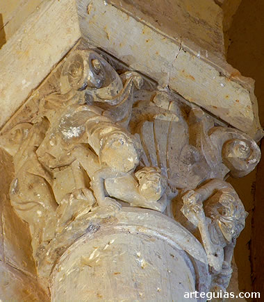 Capitel interior de la iglesia de San Miguel de Tur&eacute;gano