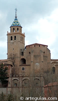 Cabecera y torre de la catedral de Albarrac&iacute;n