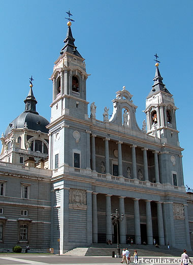 Fachada principal de la catedral de Madrid