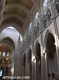Interior de la Catedral de la Almudena. Madrid