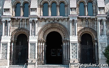 Entrada a la cripta de la Catedral de la Almudena