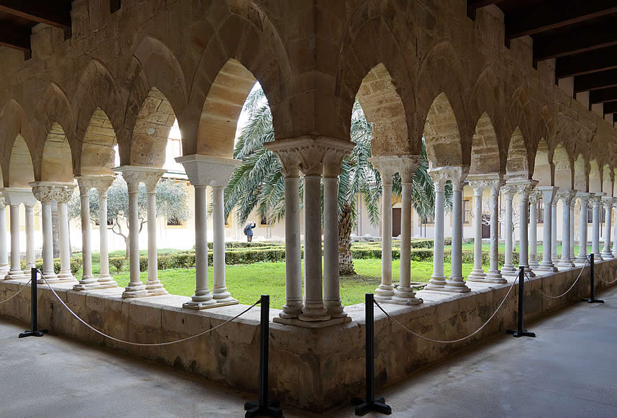 Arquerías del claustro de la catedral de Cefalú