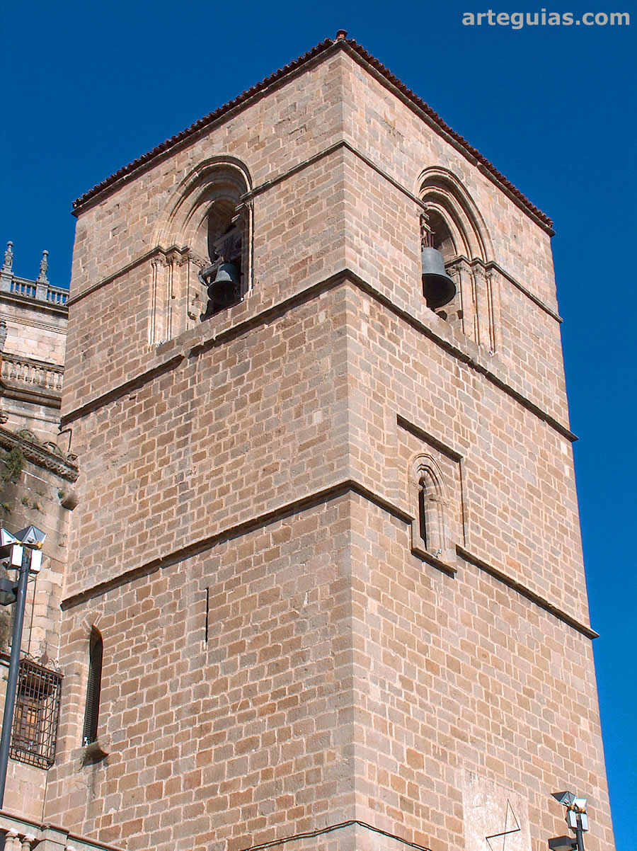 Torre campanario de la Catedral Vieja de Plasencia