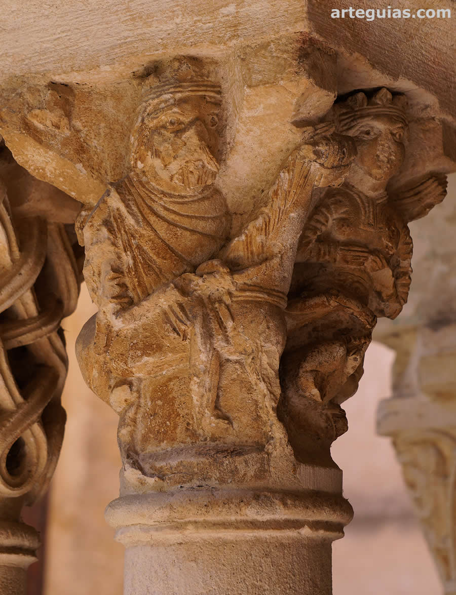 Capitel del claustro