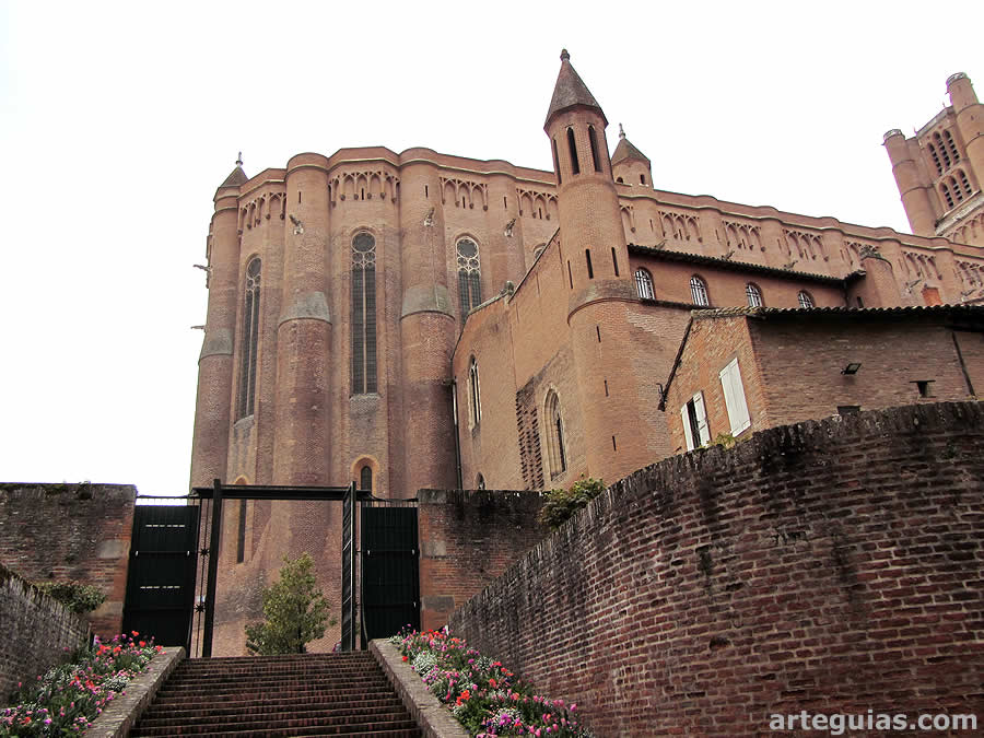 Gu&iacute;a de la Catedral de Albi, Francia: construcci&oacute;n de ladrillos