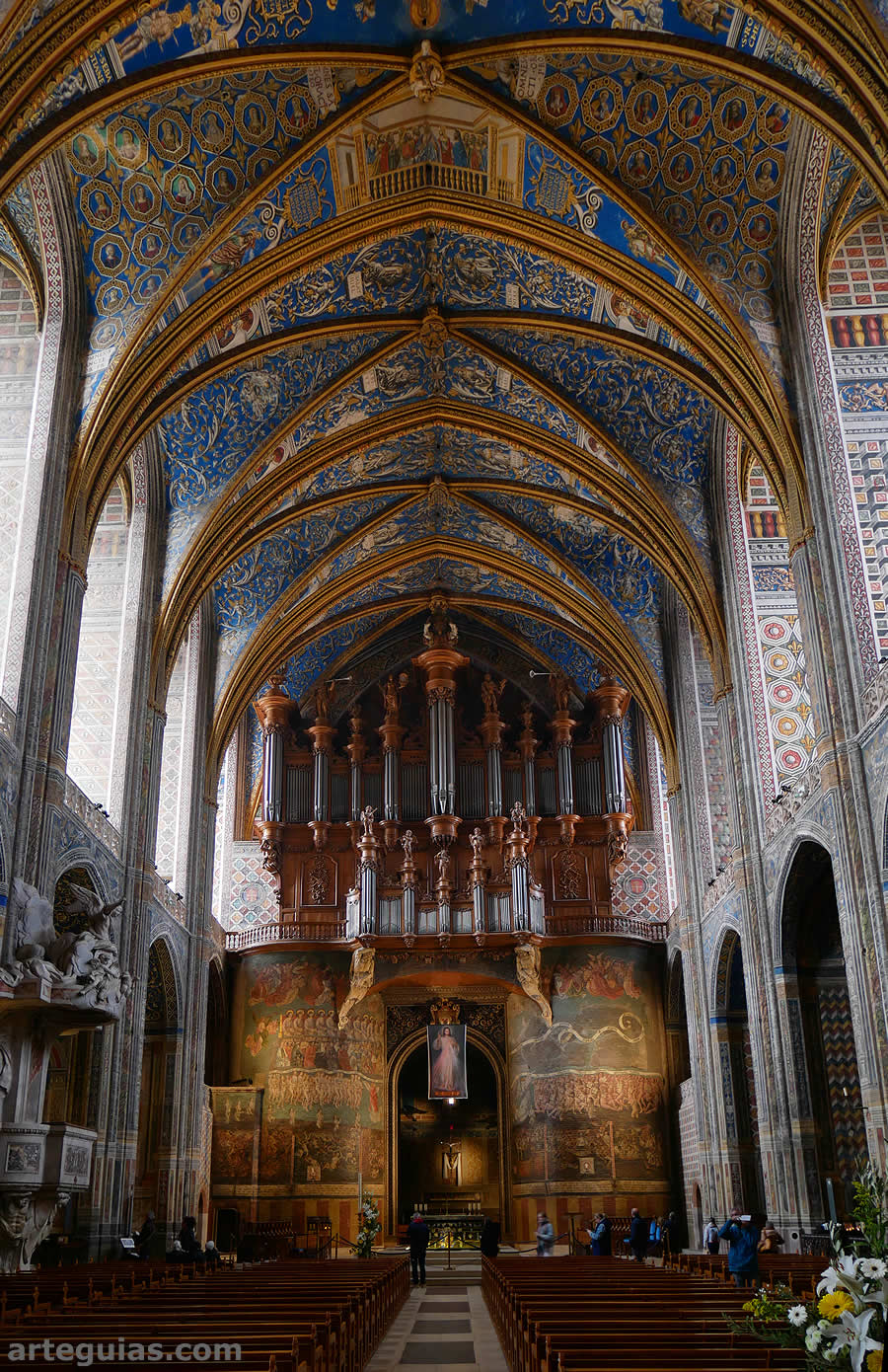 Interior de la catedral de Albi de una sola nave