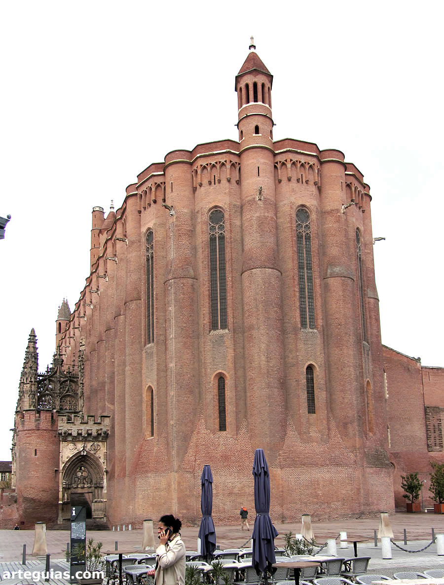 Exterior de la Catedral de Albi, Francia