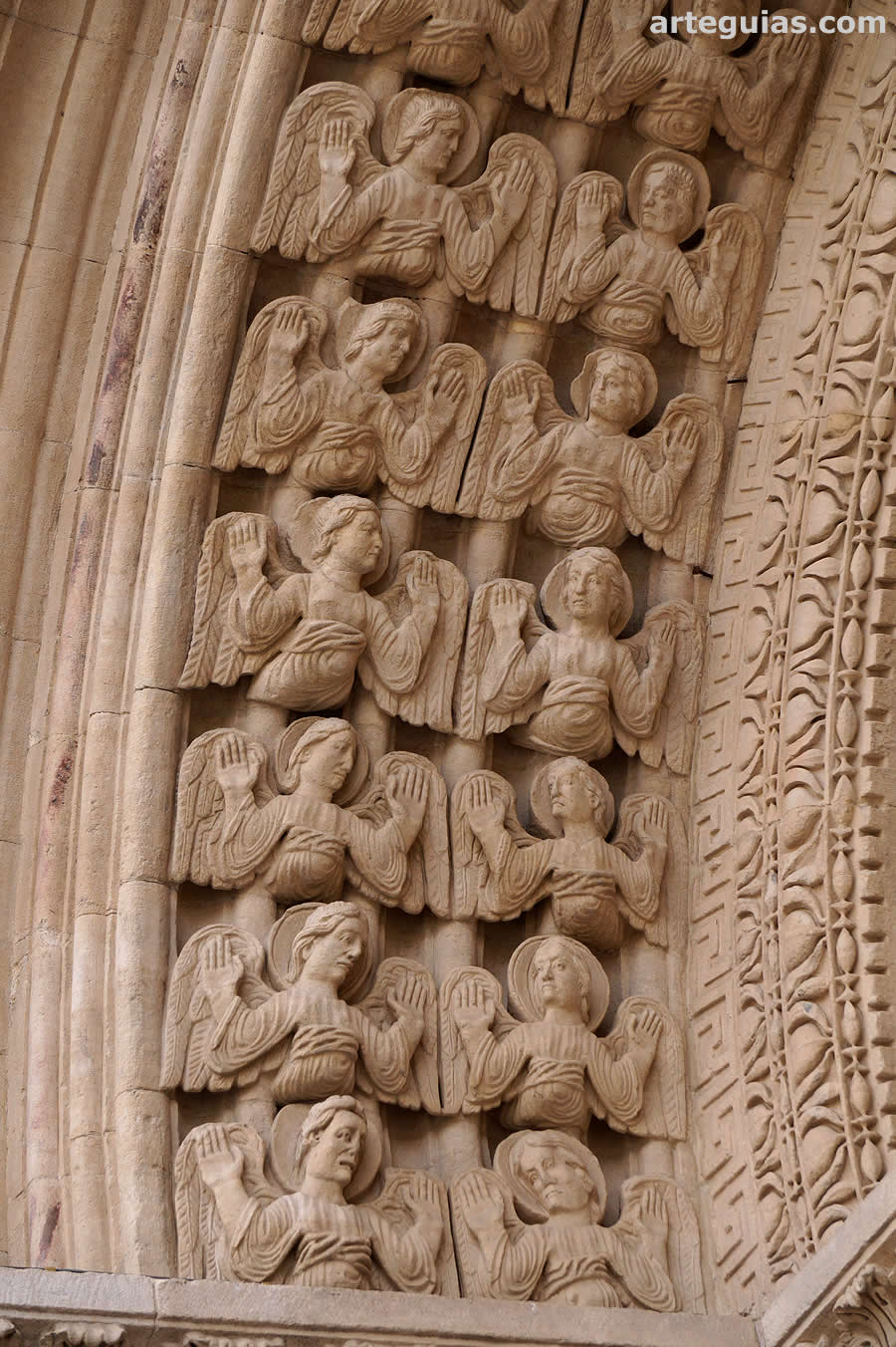 Intrad&oacute;s de la portada con parejas de &aacute;ngeles