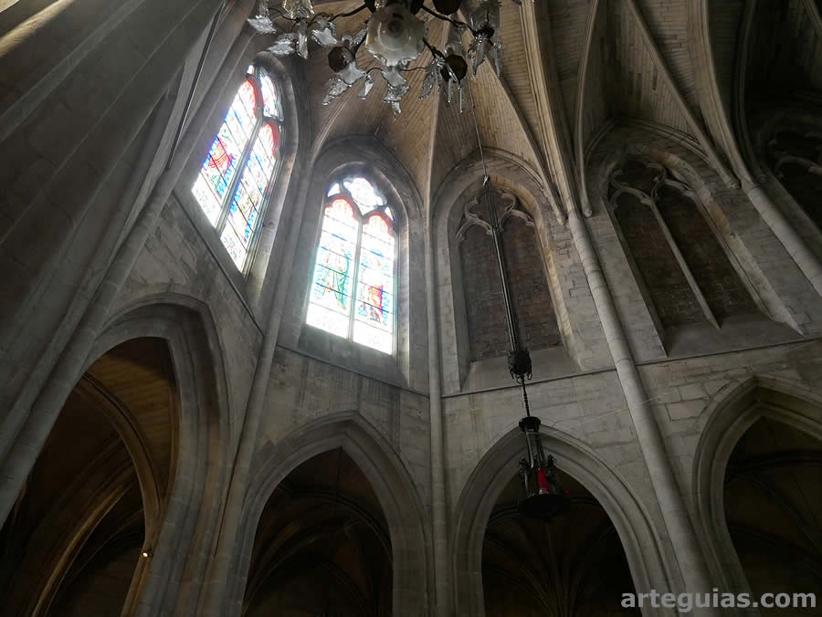 Arl&eacute;s: cabecera g&oacute;tica de la antigua catedral