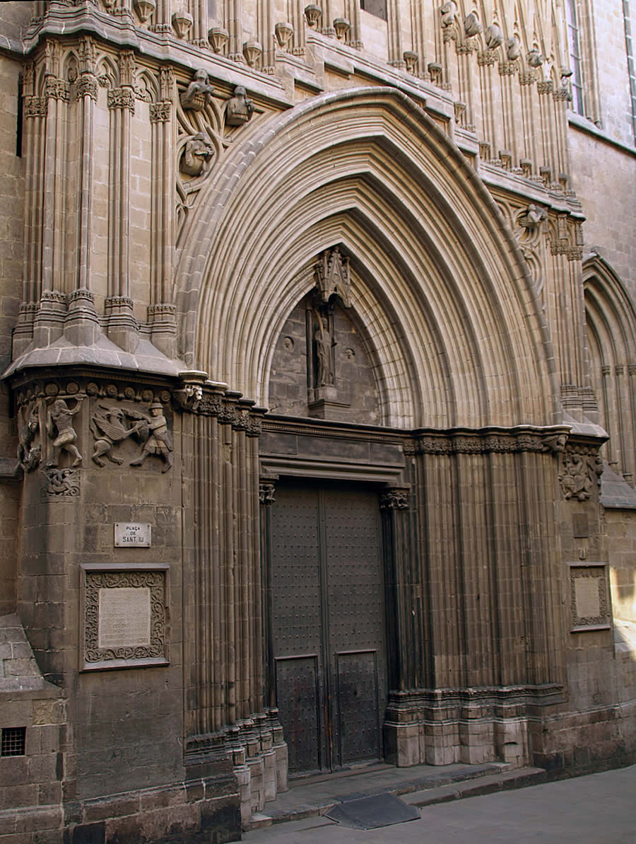 Portada de San Ivo