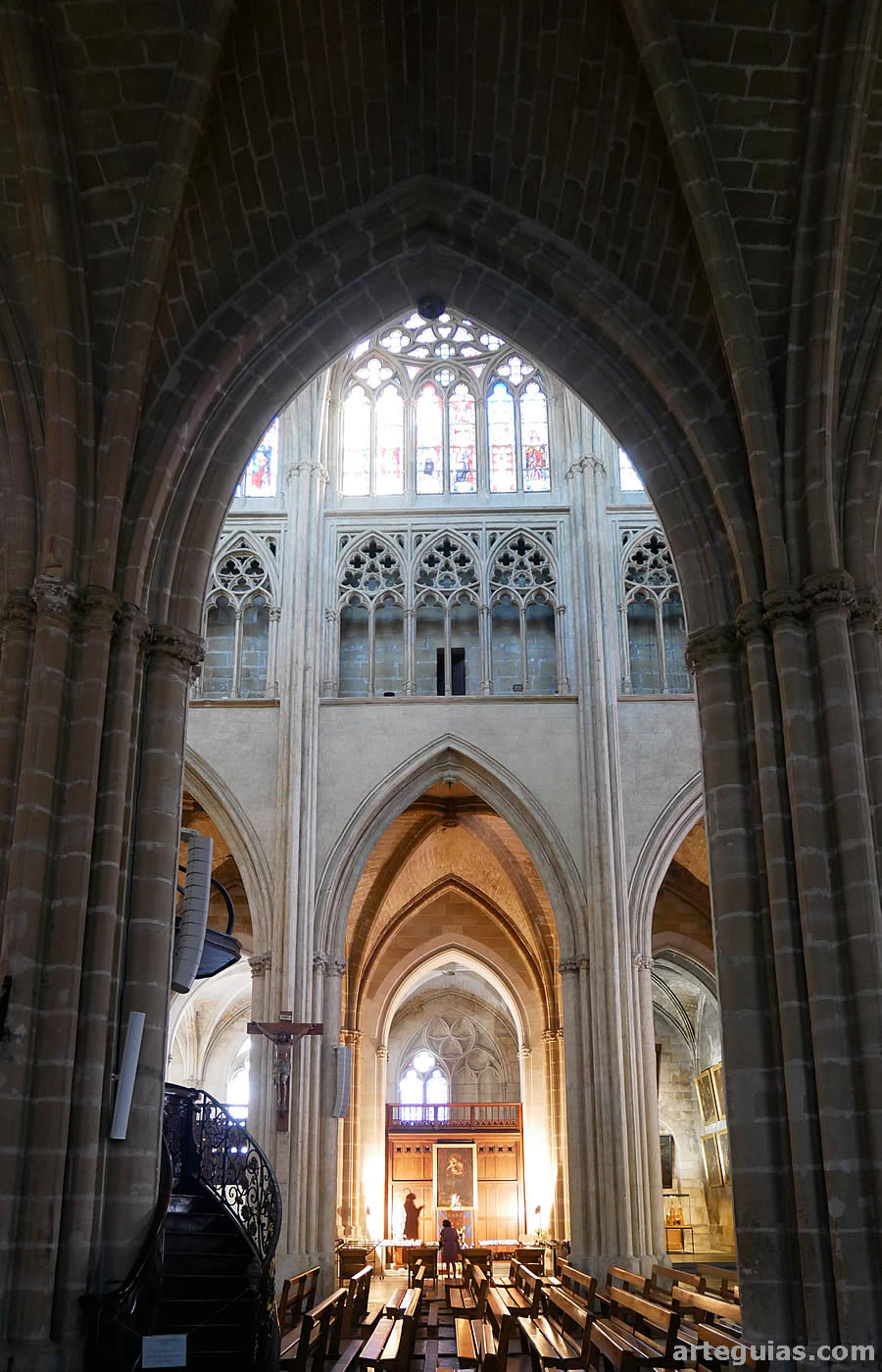 Alzado de tres niveles de la catedral de Bayona