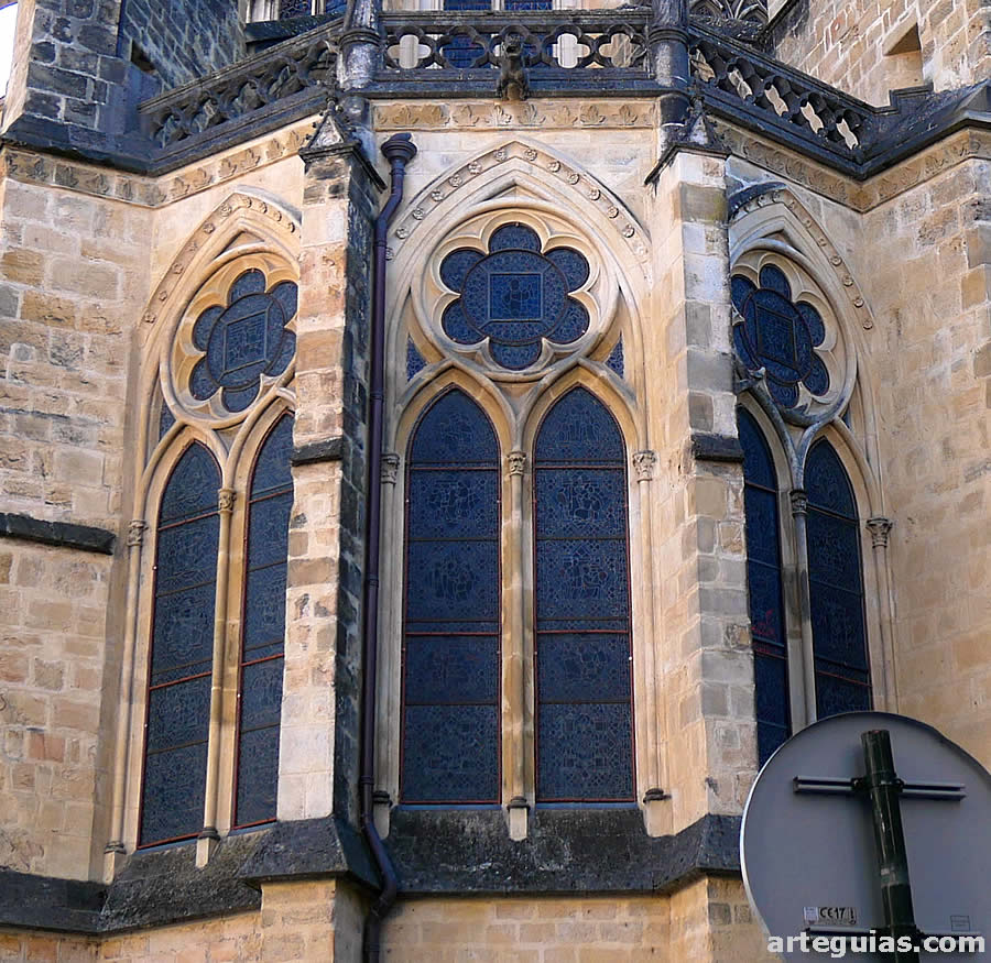 Típicos ventanales al estilo "Reims"