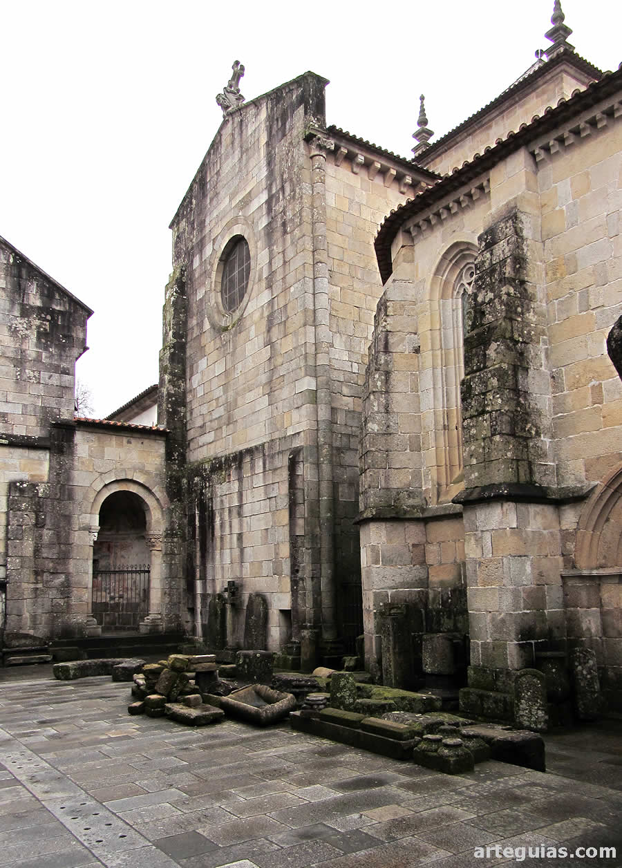 Claustro de San Amaro al norte de la catedral