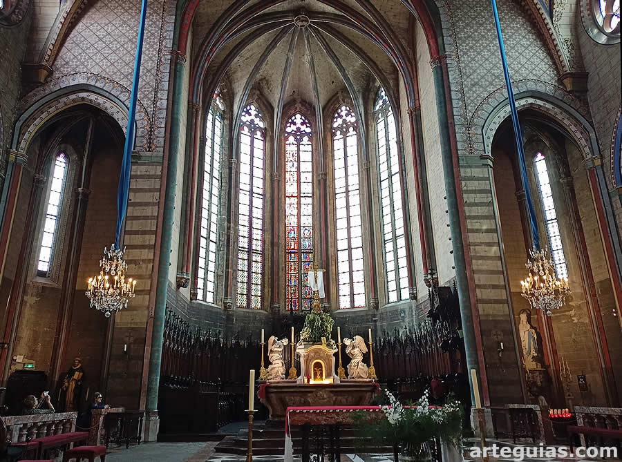 Interior de la cabecera