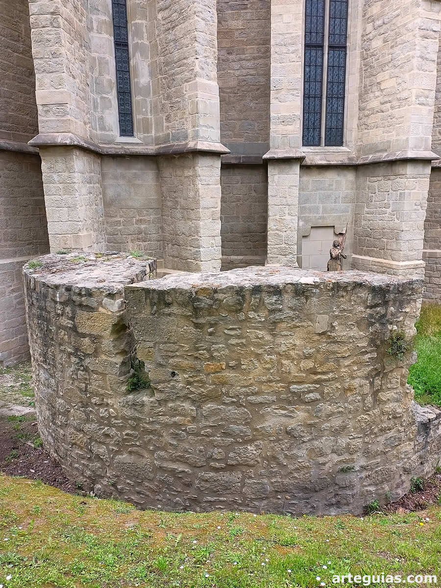 Lienzo de muralla junto a la cabecera