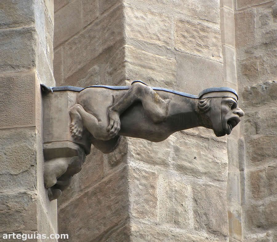 G&aacute;rgola de tiempos de Viollet-le-Duc