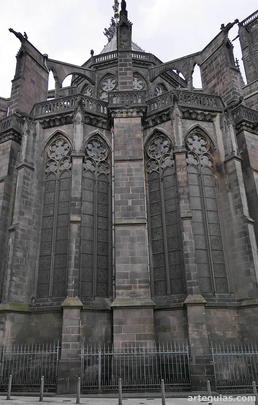 Gu&iacute;a de la Catedral de Clermont- Ferrand, Francia