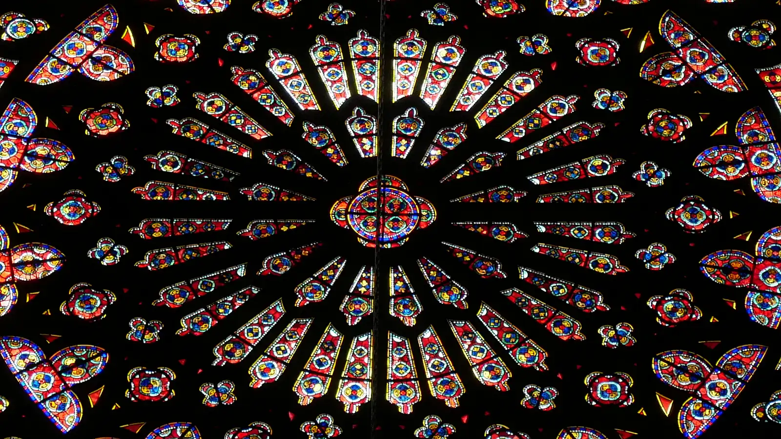 Catedral de Clermont-Ferrand y uno de sus rosetones