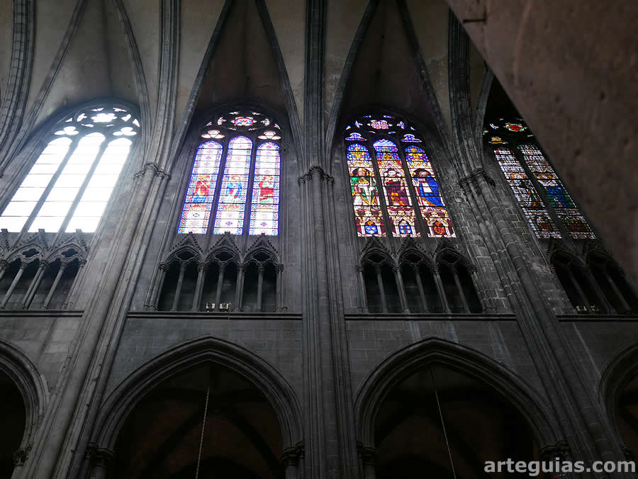 Alzado de la nave central de la catedral de Clermont-Ferrand