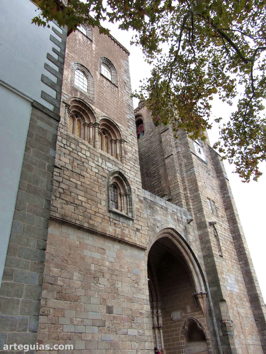 Fachada de la catedral de Évora