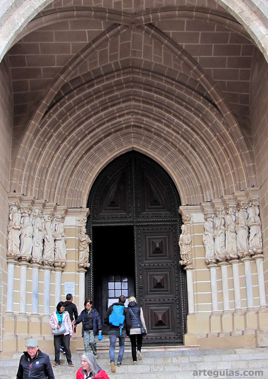 Portada gótica de la catedral de Évora