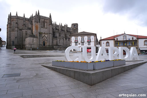 Pra&ccedil;a Lu&iacute;s de Cam&otilde;es de Guarda